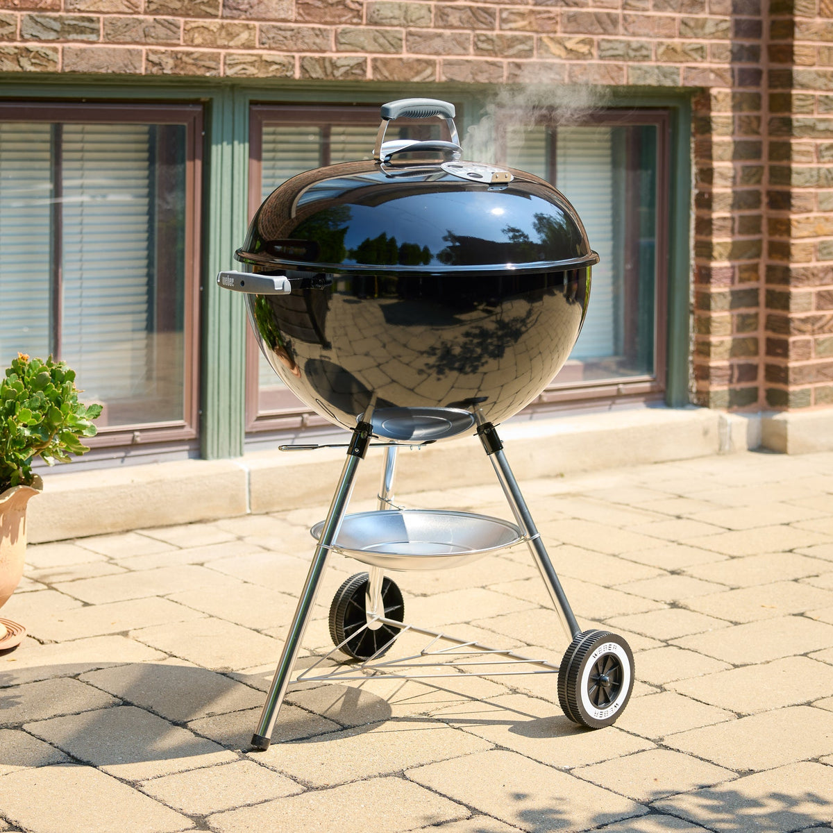 Weber Original Kettle Charcoal Grill 22""